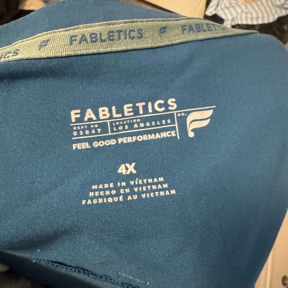 Fabletics Limited edition Caribbean Blue - Evolve Scrub Top